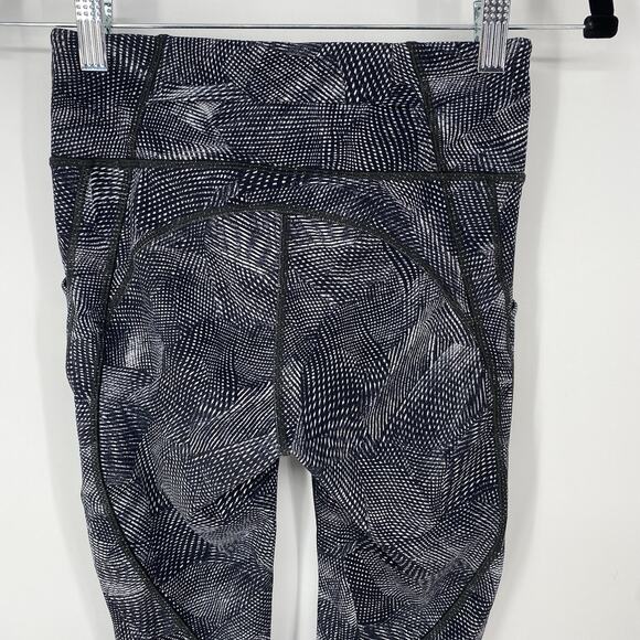 Lululemon Time To Sweat Crop 23" Velocity Mesh Island Mist Black Women's Size 4 - Picture 6 of 8